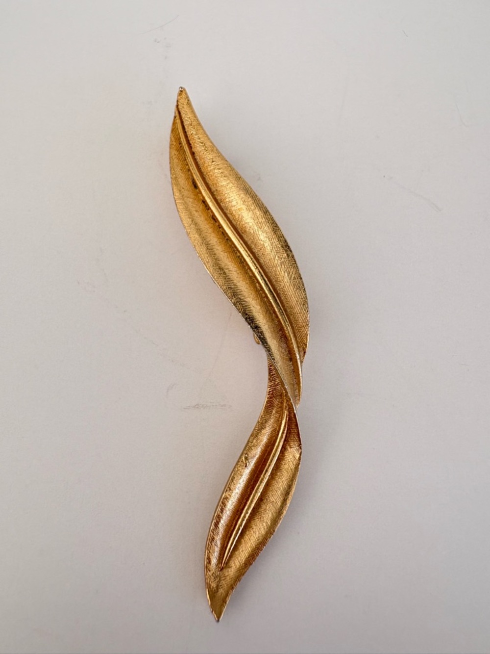 Gold Leaf Sculptural Brooch Textured Gold Tone Statement Pin - Picture 6 of 11